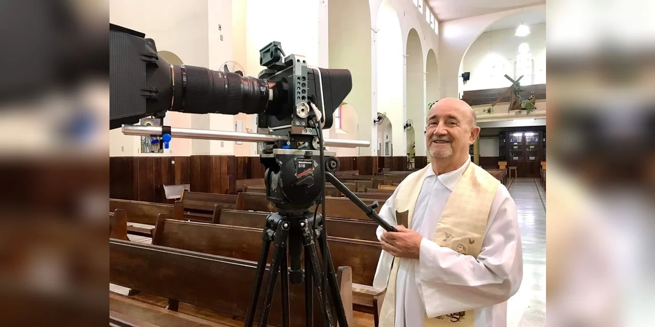 Padre Edvino faz missa online e entrega comunhão no sistema drive-thru em PG; Assista