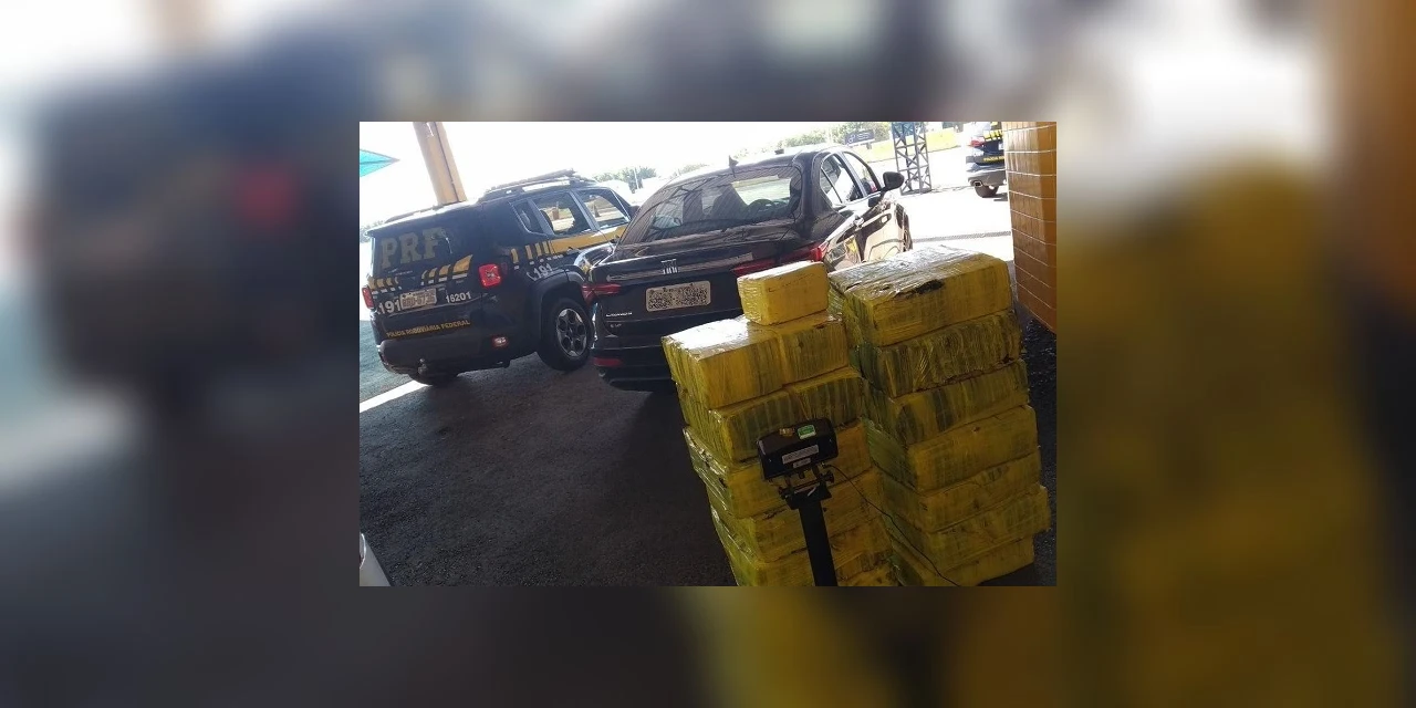 Homem em veículo furtado é preso com mais de 300 kg de maconha em Alto Paraná