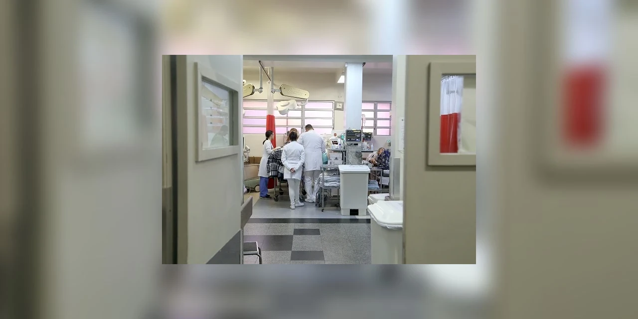 Profissionais de saúde que atuam em UTIs da covid-19 recebem capacitação do estado