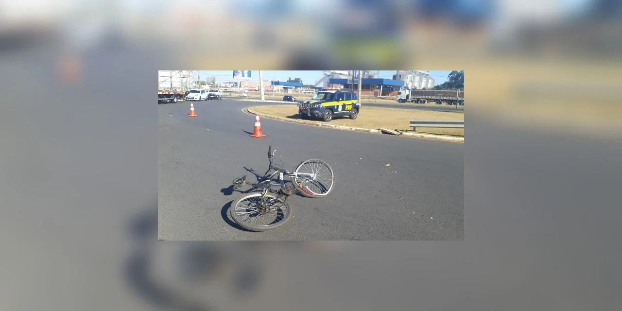 Ciclista na contramão atinge veículo e fica ferido na BR-376