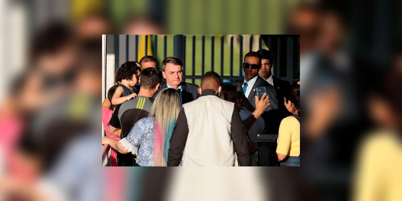 Bolsonaro diz que agressão a jornalistas deve ser punida
