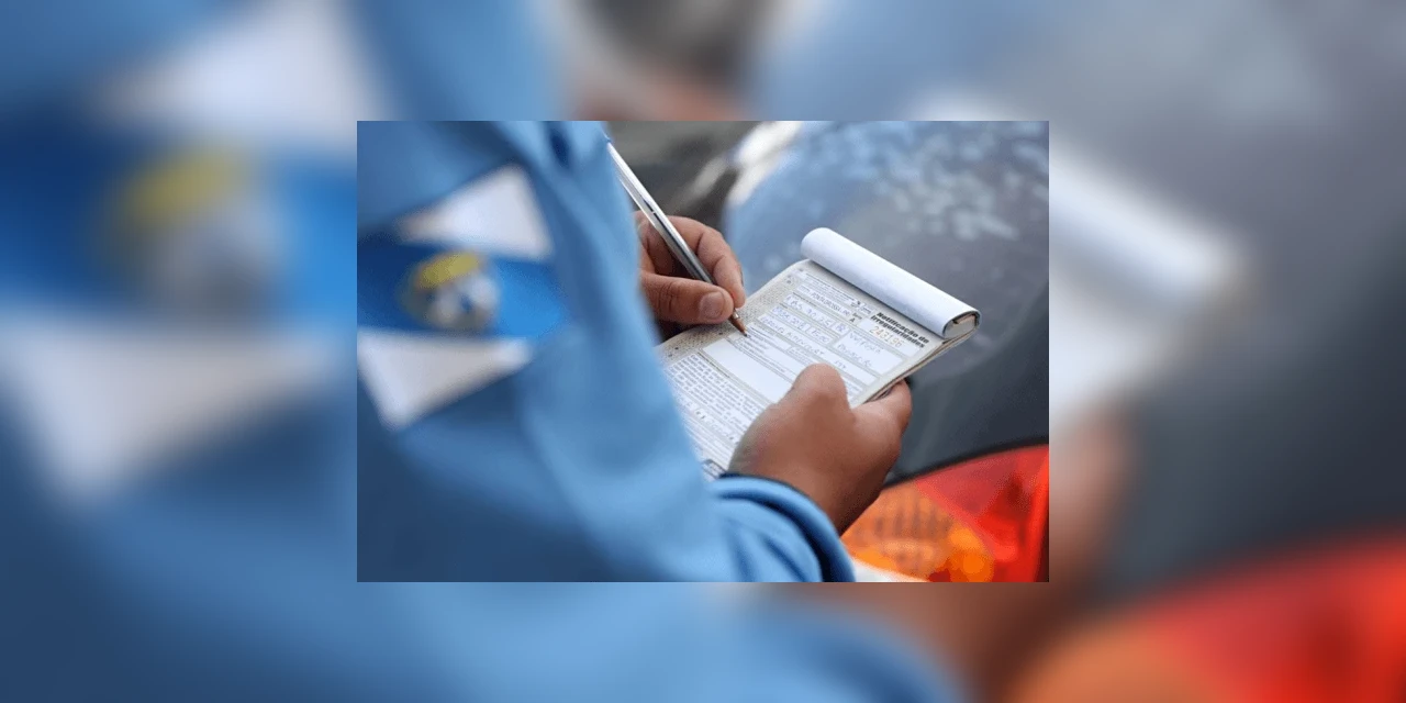 Durante fiscalização das vagas, agente do Estar encontra moto com placa adulterada