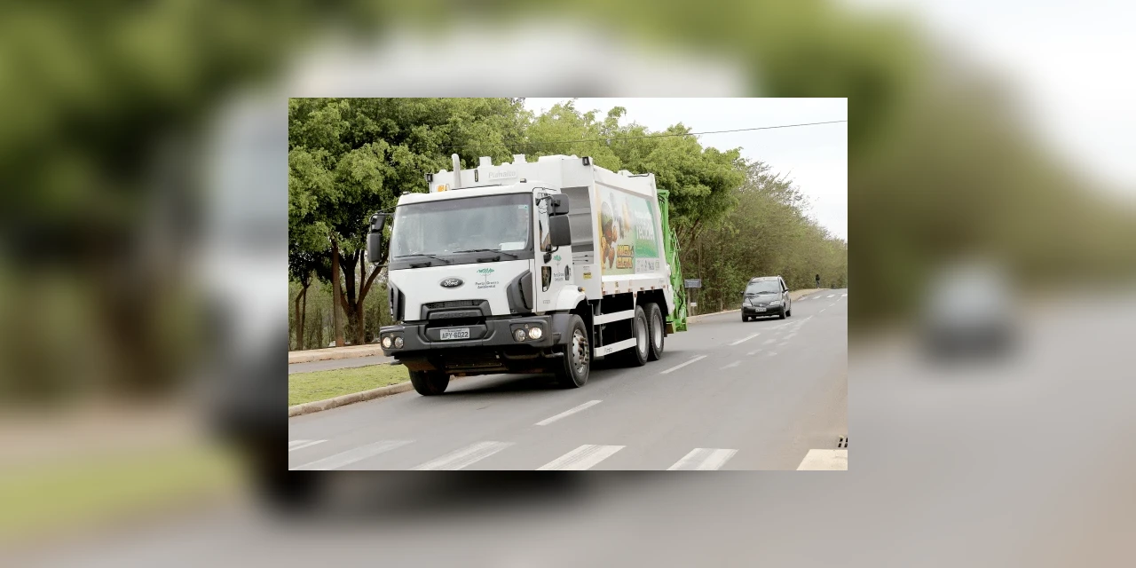 Em campanha de Maio Amarelo, PGA reforça os cuidados ao aproximar-se do caminhão de coleta