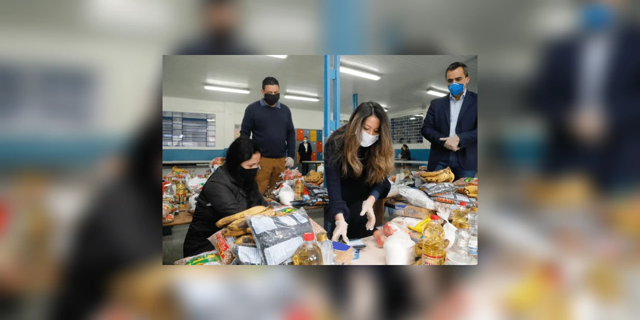 Governo do PR distribui kits com merenda e máscaras de proteção a alunos da rede estadual