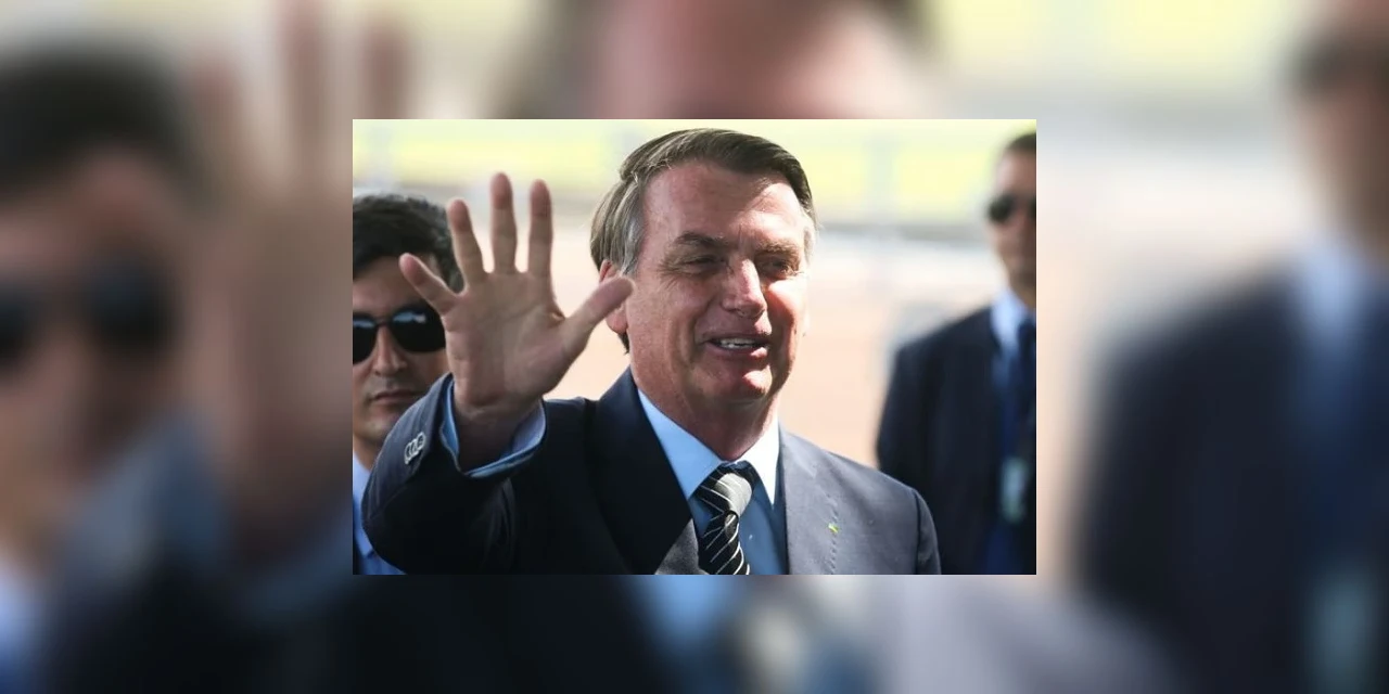 Bolsonaro diz que fica no comando do Brasil até 1º de janeiro de 2027