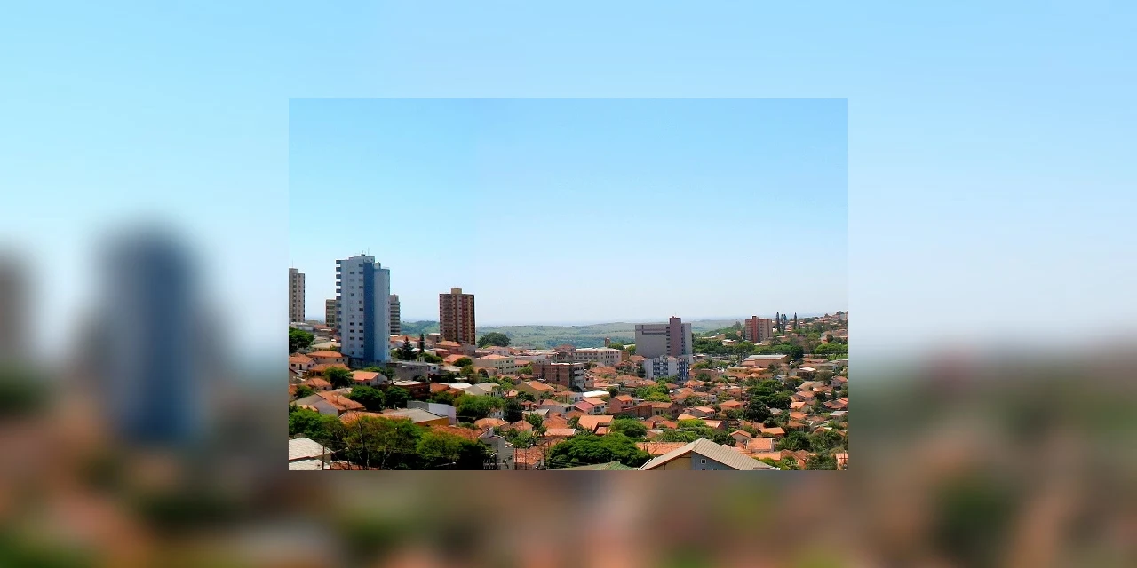 Mãe e filho infectados pelo coronavírus circulam em rua do Paraná e são autuados pela Justiça