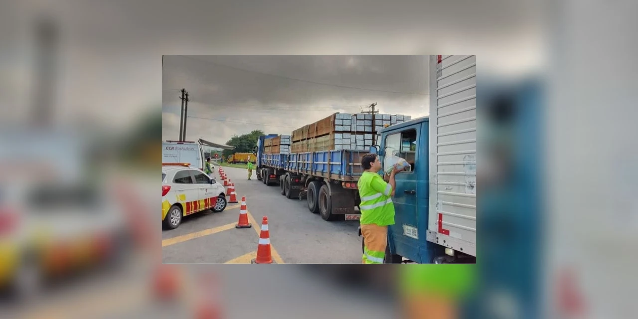 Grupo CCR participa da distribuição de 70 mil frascos de álcool gel para caminhoneiros em rodovias