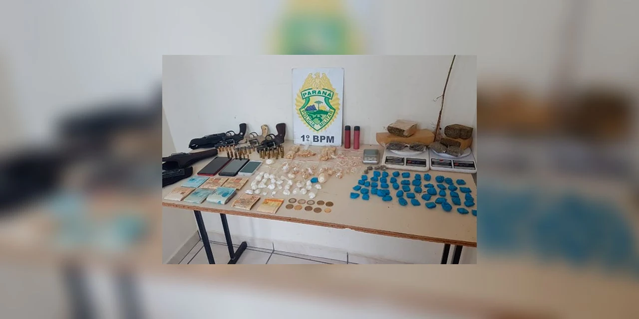 Vídeo: Polícia Militar prende quatro acusados de tráfico de drogas no bairro Borato em PG