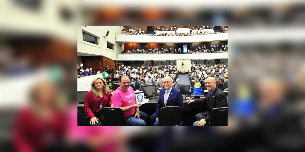 Assembleia Legislativa do Paraná disponibiliza videoaulas gratuitas para estudantes se prepararem para o Enem 2020