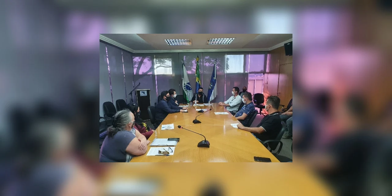 Rangel se reune com motoristas de vans escolares e recebe reivindicações da categoria