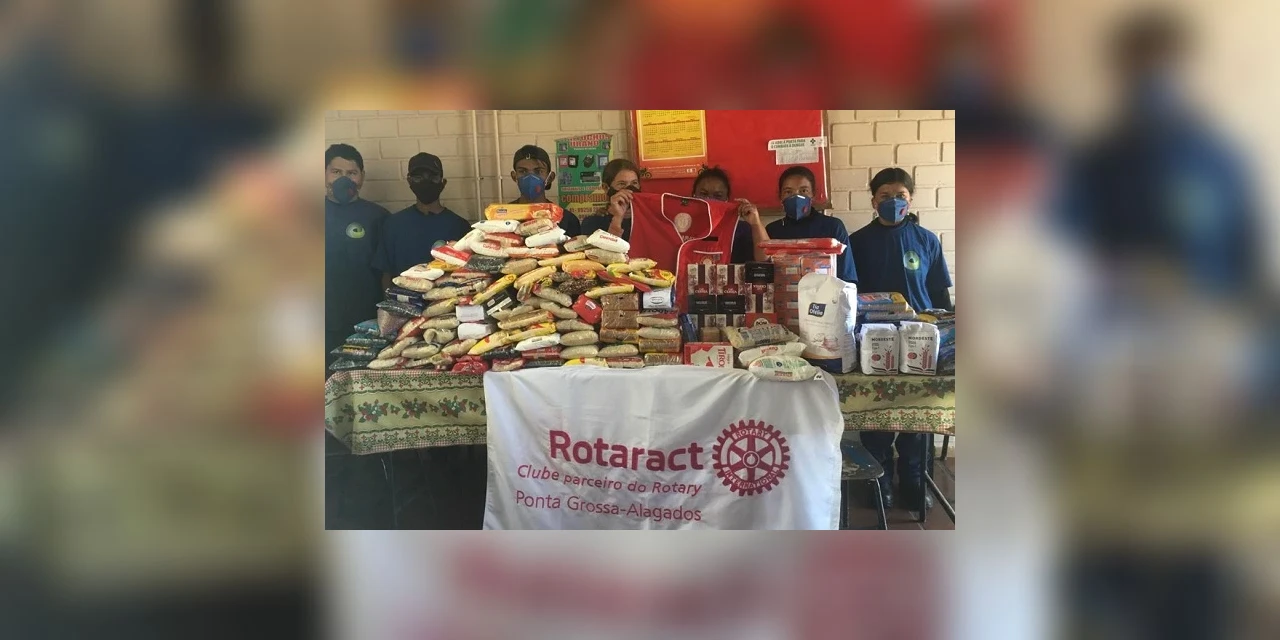 Associação de recicladores recebe doação de 200kg de alimentos arrecadados pelo Rotaract Alagados