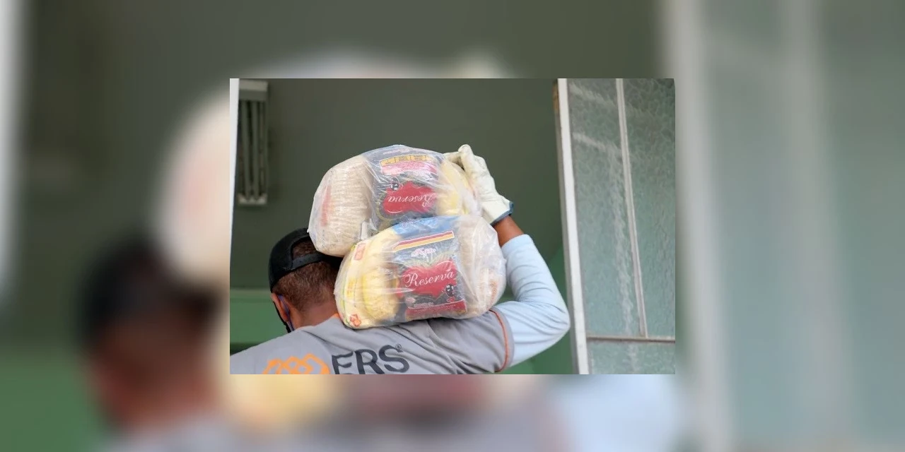 Governo do Paraná entrega mais de 680 mil kits da alimentação nesta sexta