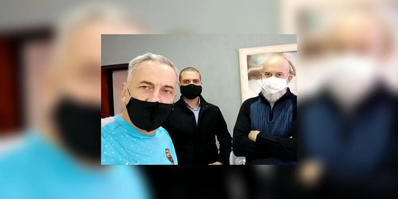 Jocelito vai à delegacia e afirma estar sendo "atacado por fakes"