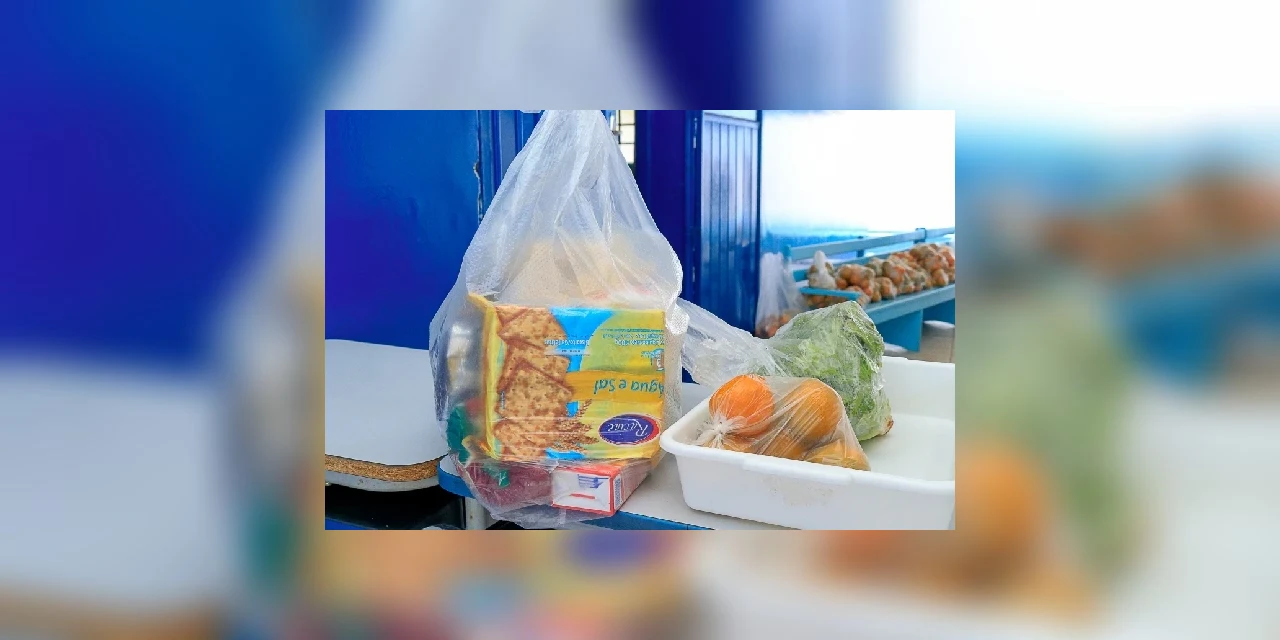 Alunos de Tibagi recebem kit de alimentos