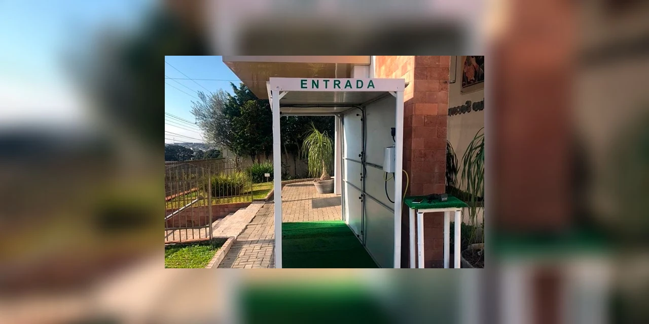 Paróquia Nossa Senhora do Perpétuo Socorro instala cabine de desinfecção