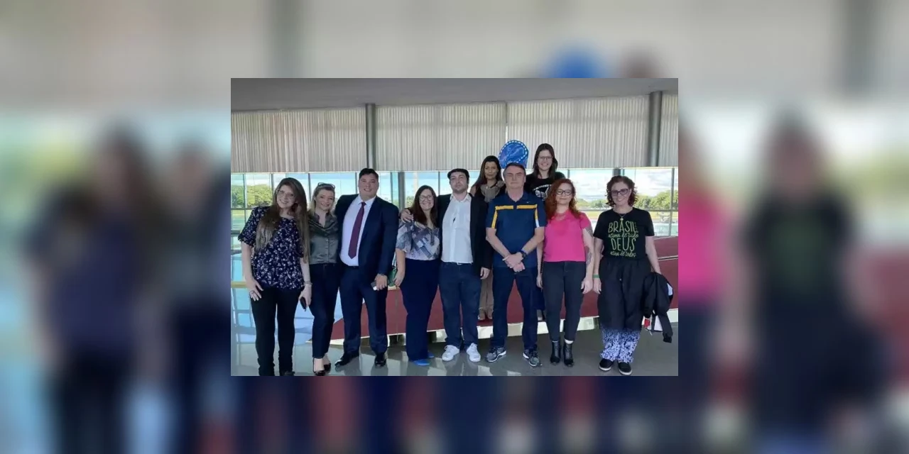 Bolsonaro recebe 'youtubers de direita' no Palácio da Alvorada neste sábado (23)