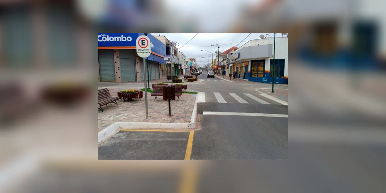 Cobrança do estacionamento regulamentado em Castro retorna nesta segunda-feira (25)