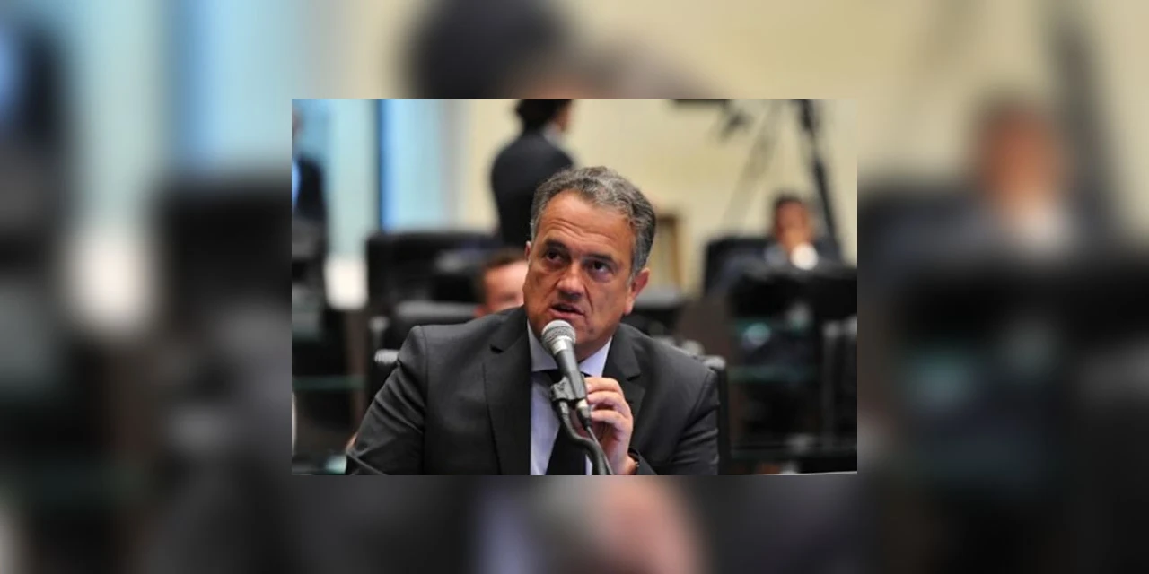 Deputado Plauto é homenageado pela pavimentação de estrada para o Distrito Industrial em reunião da ACIPG