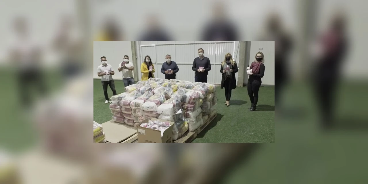 Fundo social do Sicredi vai beneficiar 100 famílias em Carambeí com cestas básicas