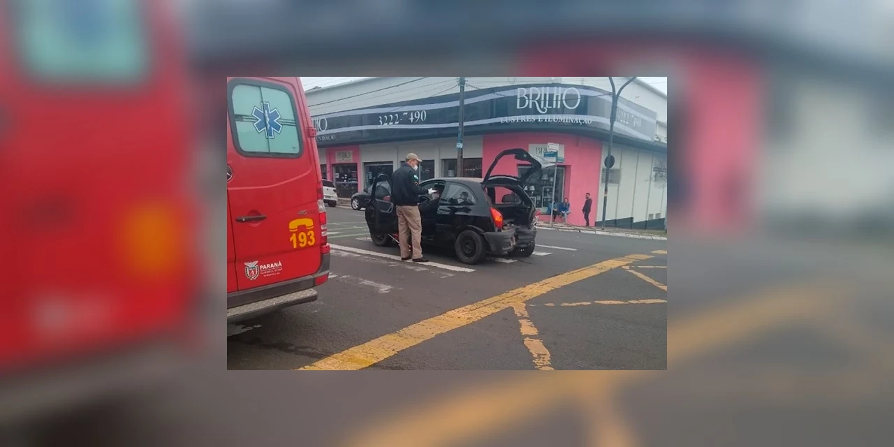 Vídeo: Colisão traseira deixa mulher ferida no Centro de Ponta Grossa