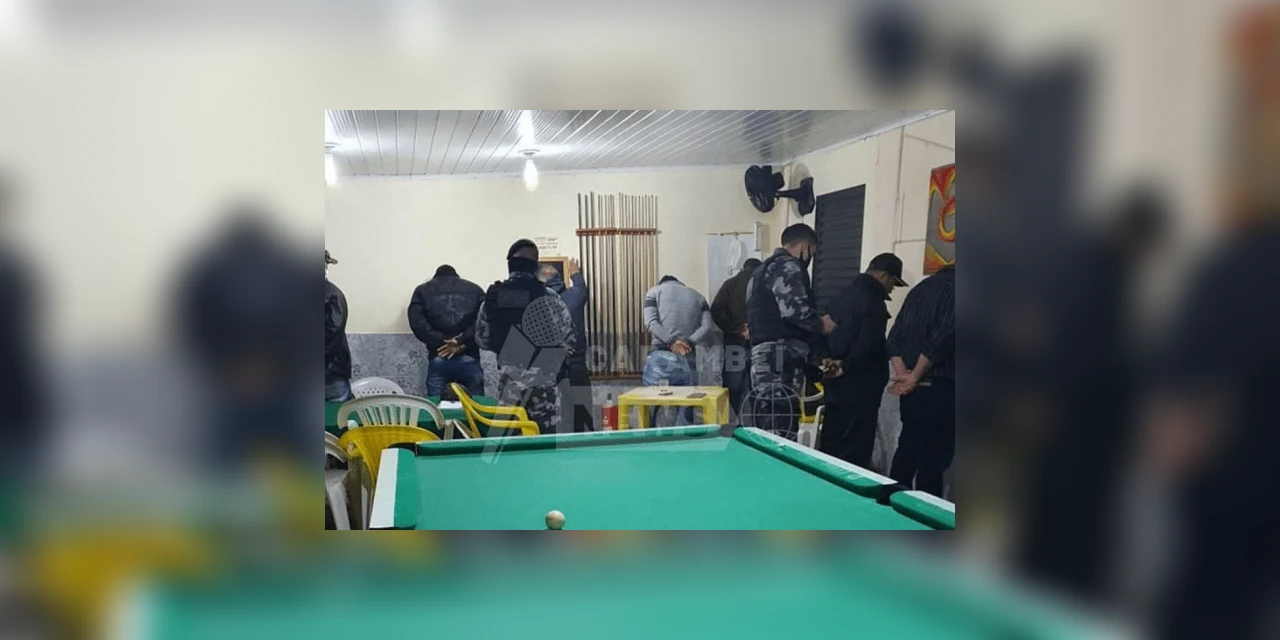 Polícias de Carambeí realizam operação de verificação em bares da cidade