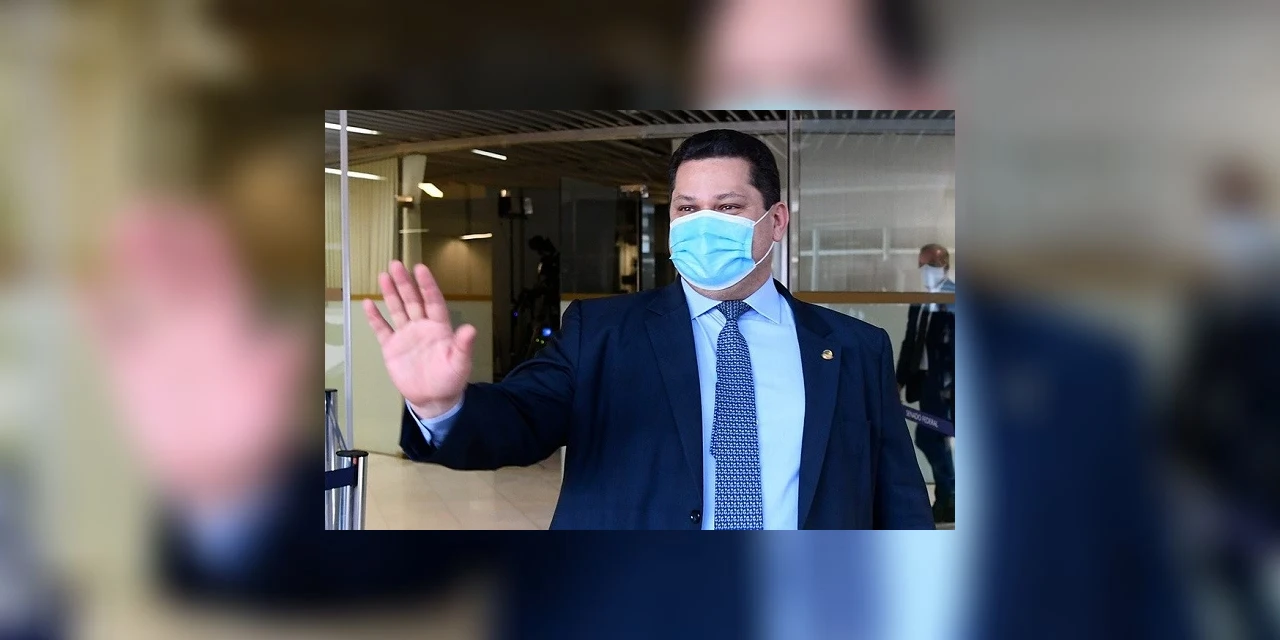 Davi Alcolumbre anuncia devolução de MP que autorizava ministro Weintraub a nomear reitores e vice-reitores