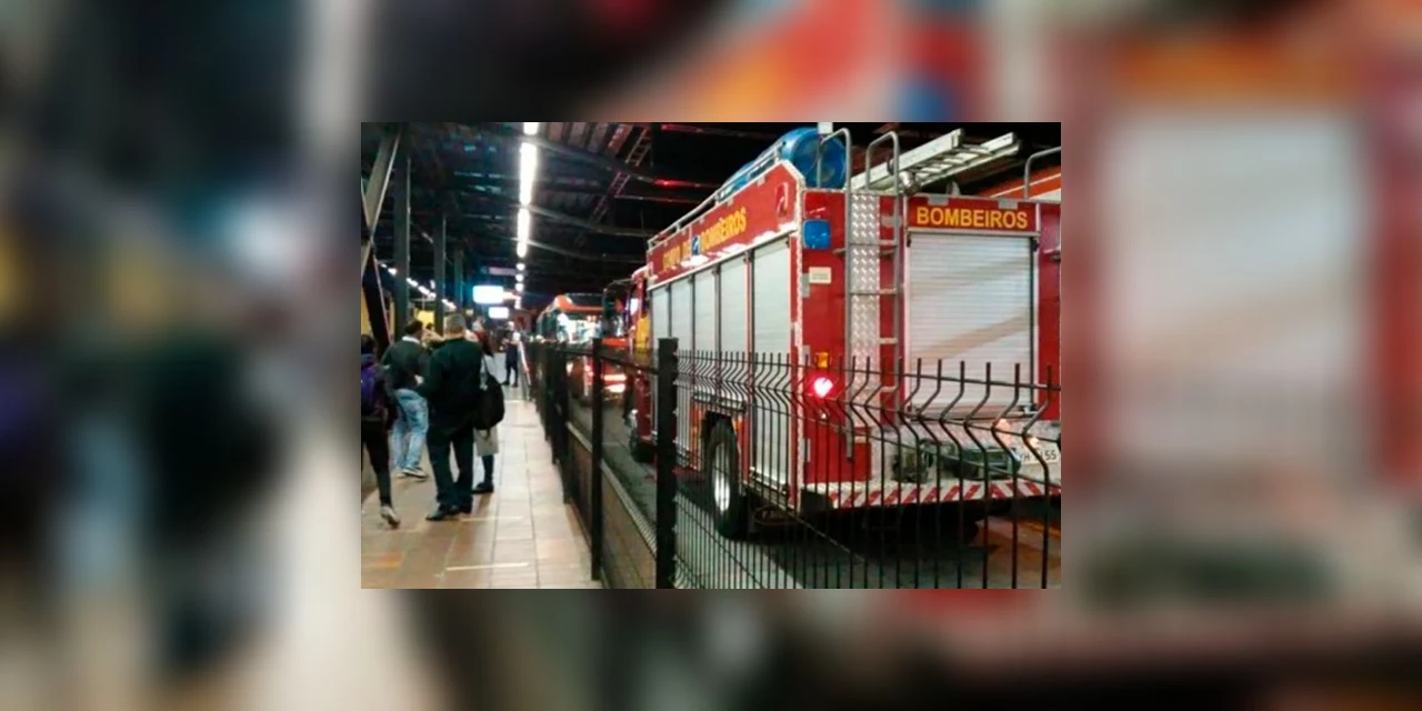 Homem morre após ser atropelado e arrastado por ônibus biarticulado em Curitiba