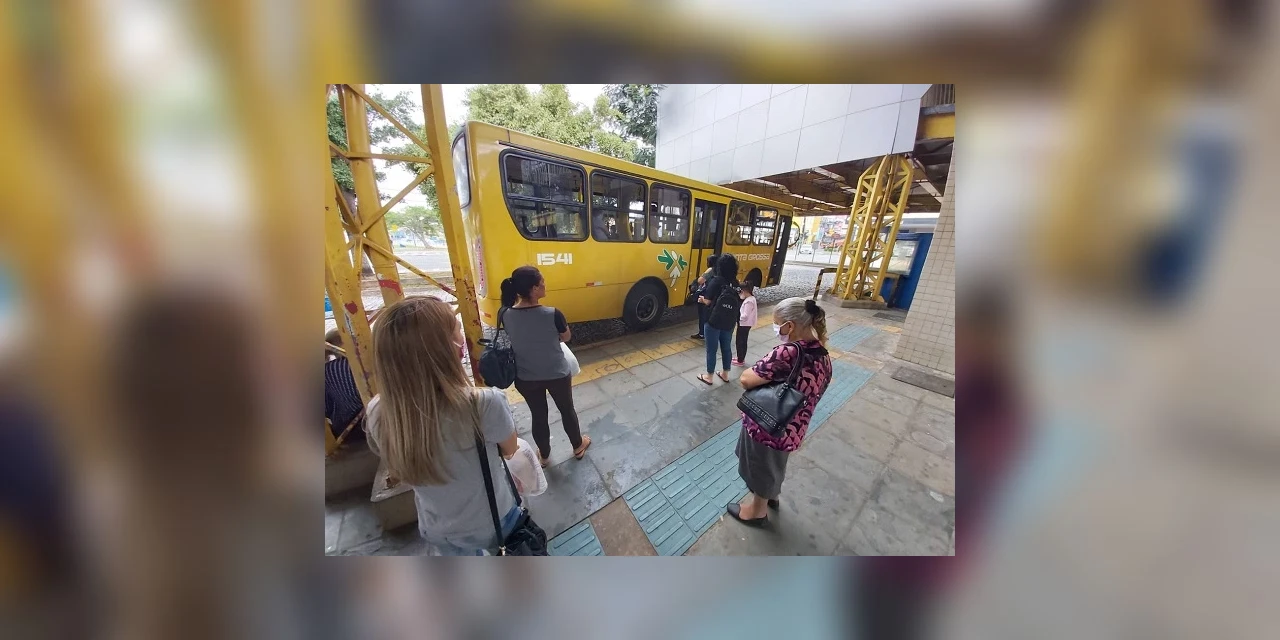 Com exigência de apenas passageiros sentados, AMTT orienta usuários do transporte público em PG