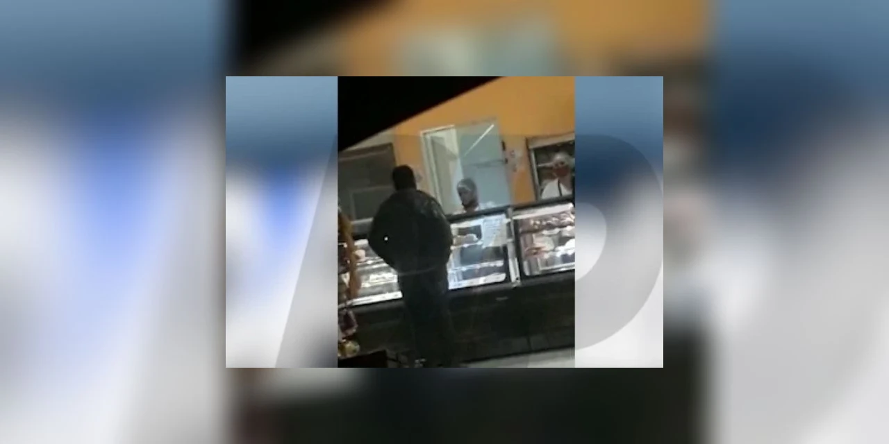 Vídeo mostra funcionária de padaria manipulando alimentos sem máscara em PG
