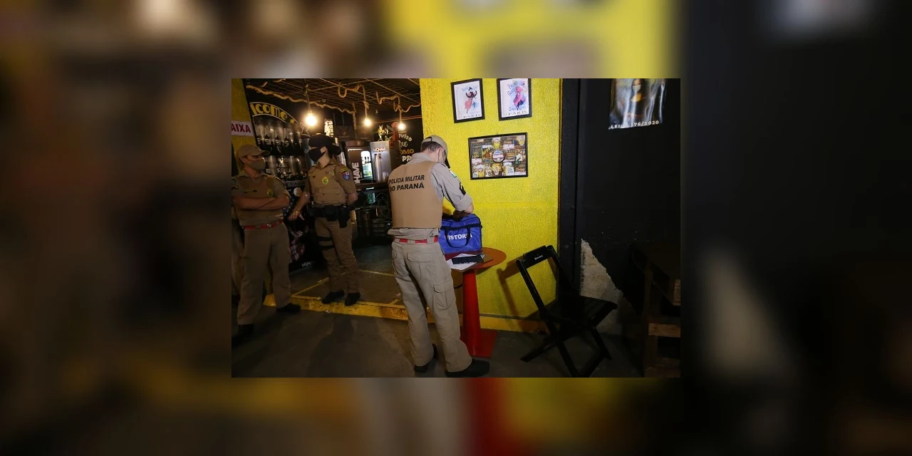 Durante fiscalização, dois bares são fechados em Curitiba