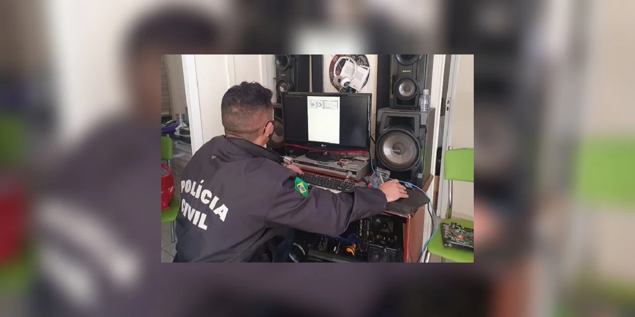 Homem que mantinha 'cartório virtual' para aplicar golpes é preso no Paraná