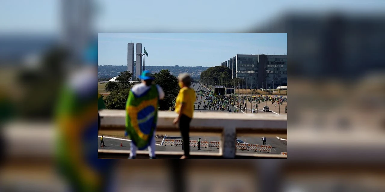 Esplanada dos Ministérios recebe manifestações neste domingo (21)