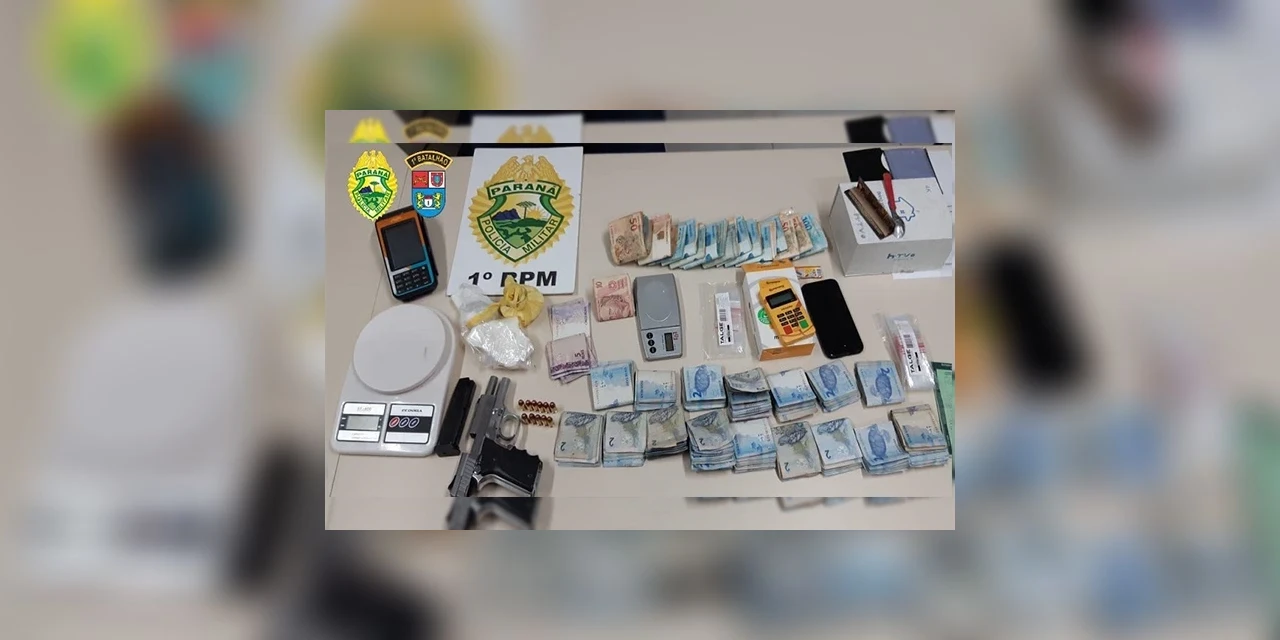PM de Ponta Grossa prende suspeito com drogas, armas e dinheiro escondidos em casa