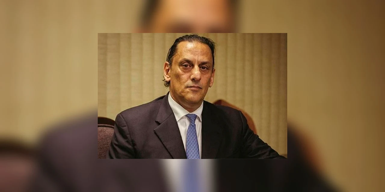 Em entrevista, Frederick Wassef confirma que escondeu Queiroz para proteger Bolsonaro