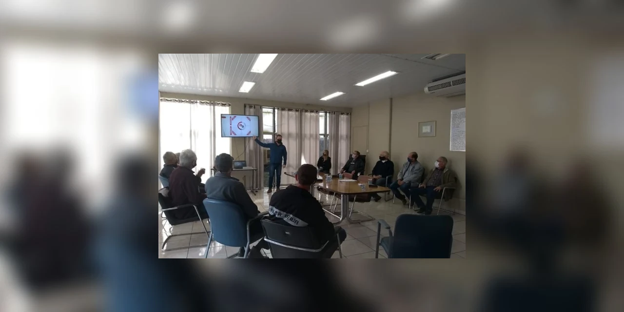 Em reunião com feirantes, Prefeitura de PG traça estratégias de melhorias nas feiras do produtor