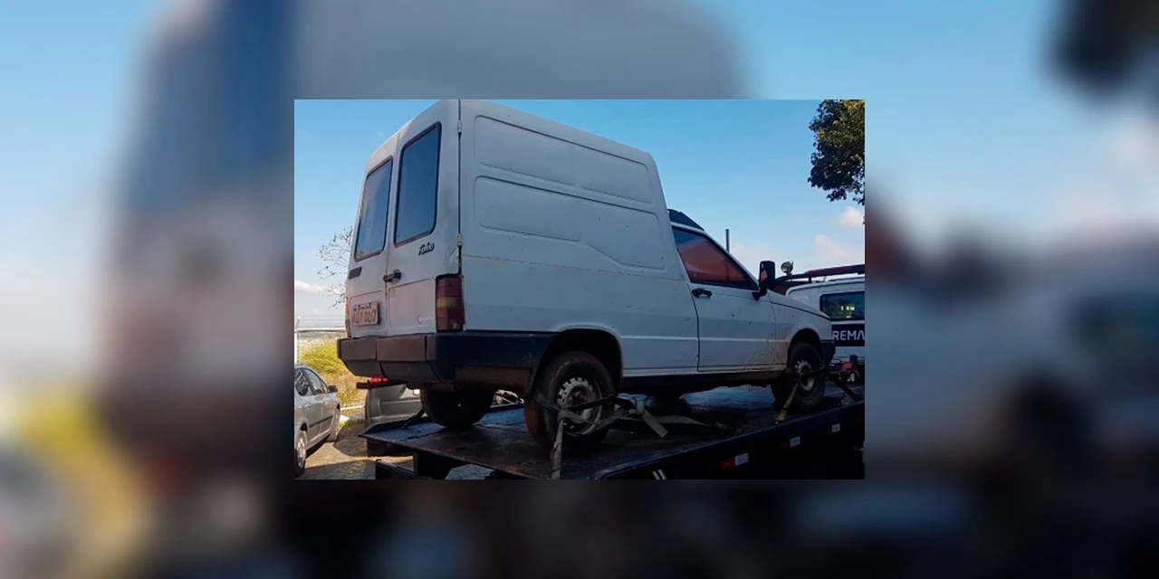 Vídeo: Veículo furtado é encontrado na Estrada do Kalinoski em PG