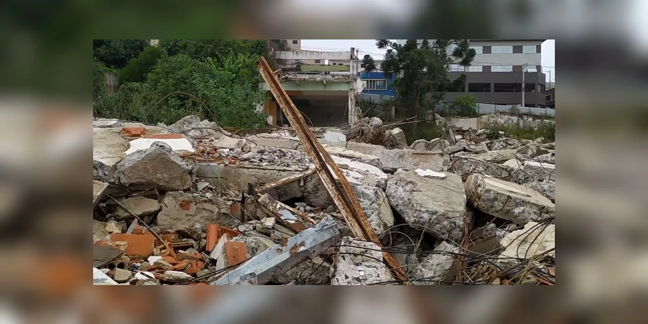 Vídeo Exclusivo: Com prazo de entrega para outubro de 2020, obras do Mercado Municipal seguem paradas