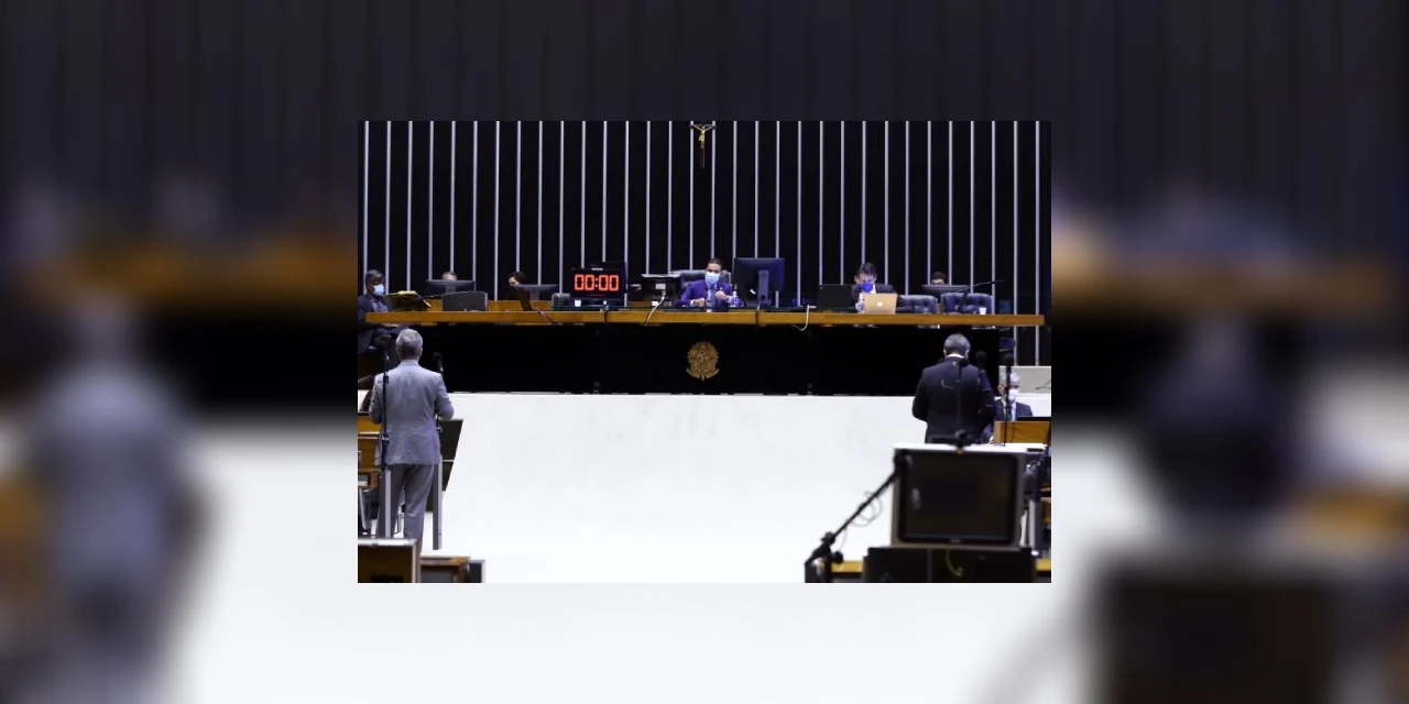 Câmara aprova adiamento das eleições municipais para os dias 15 e 29 de novembro