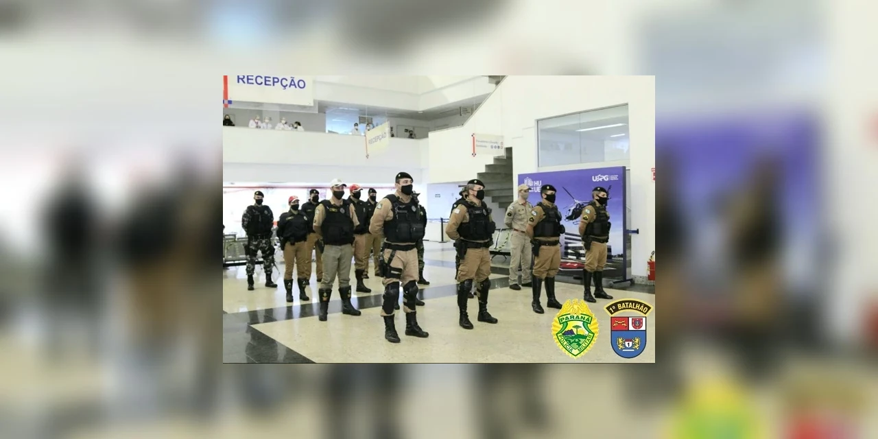 Polícia Militar de Ponta Grossa presta homenagem a profissionais da saúde