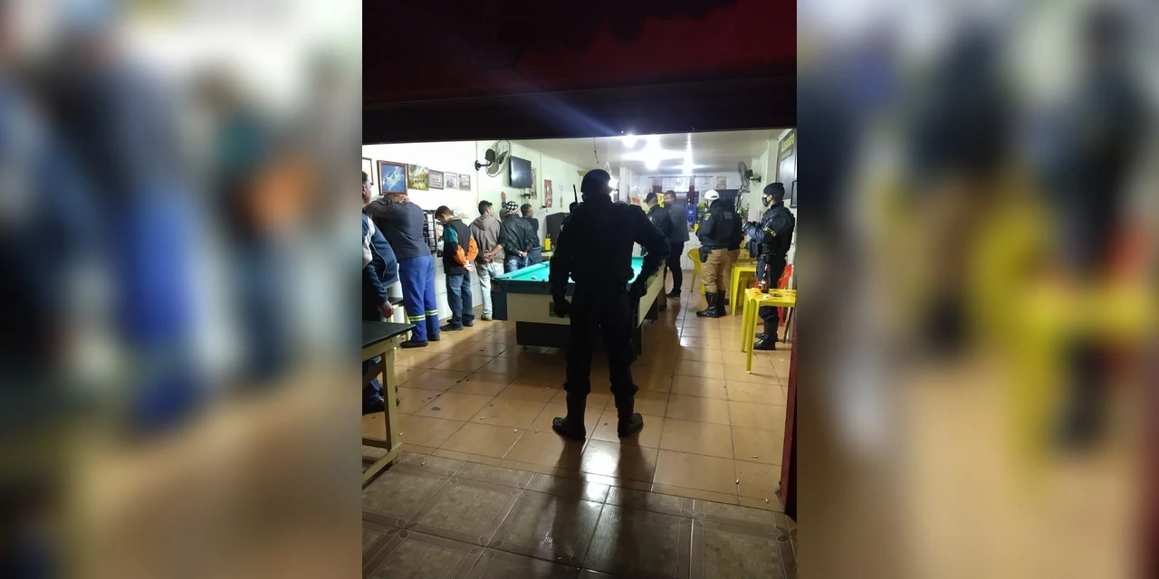 Operação flagra 15 estabelecimentos abertos durante ' Toque de Recolher' no final de semana