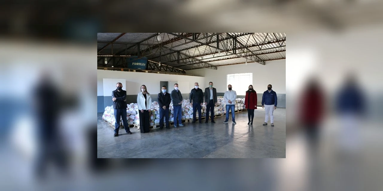 Prefeitura de Castro, Sicredi e outras entidades arrecadam mais de 2 mil cestas com alimentos e kits de higiene para famílias em dificuldades