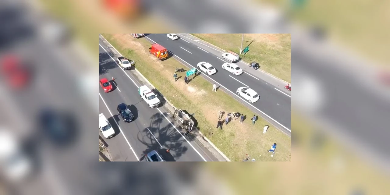 Carro desgovernado atinge e mata homem que trabalhava em canteiro central da BR-277