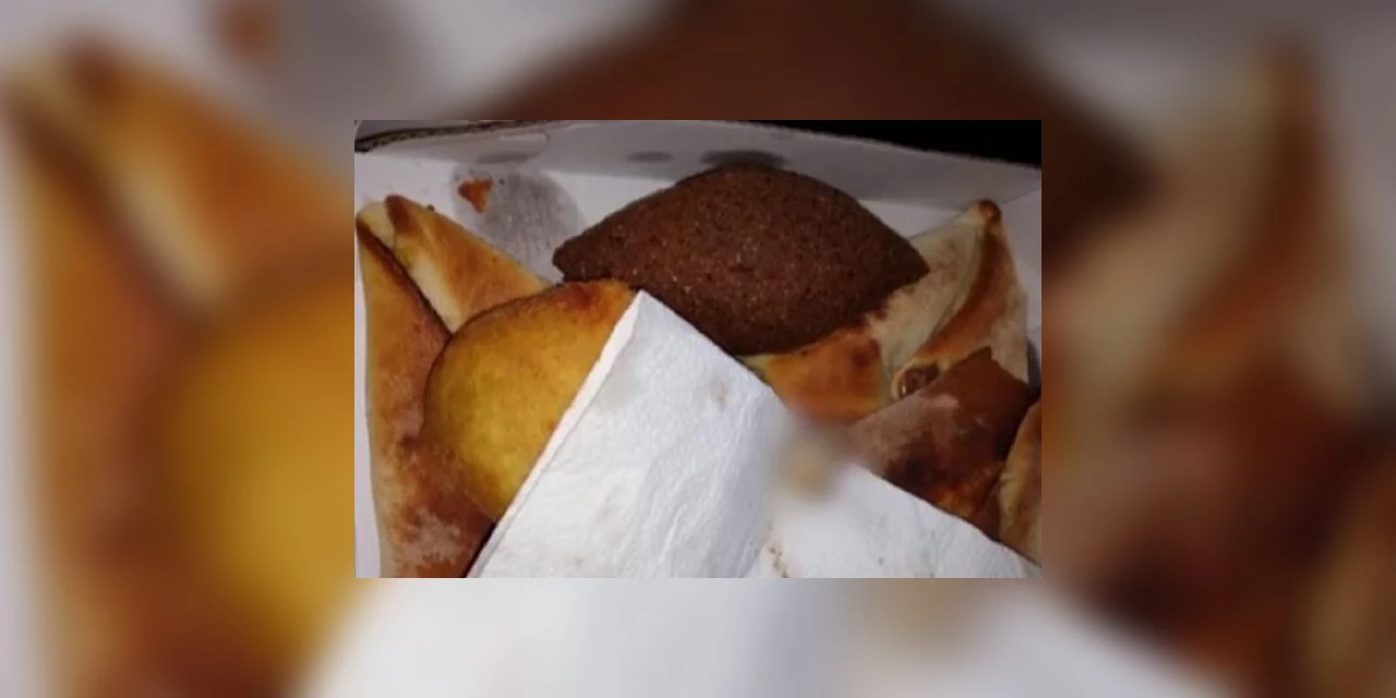 Lanche premiado! Jovem encontra dedo humano em esfirra de restaurante