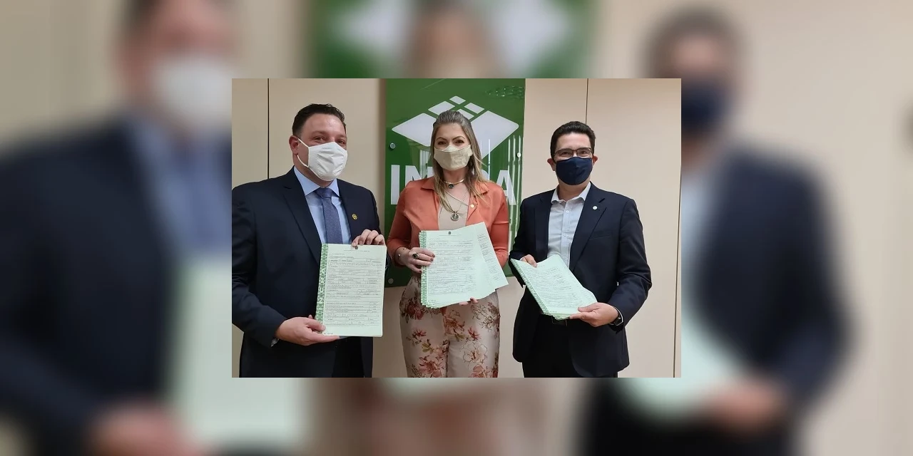 Presidente do Incra anuncia para deputada Aline Sleutjes a entrega de 106 títulos de propriedade para o Paraná