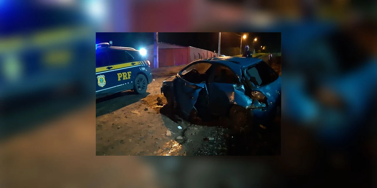Após capotamento, motorista é ejetada de veículo e não resiste aos ferimentos