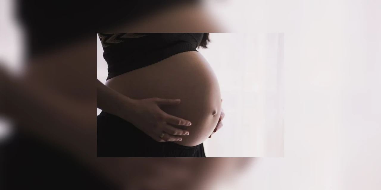 Médicos franceses registram possível primeiro caso de transmissão de coronavírus dentro do útero