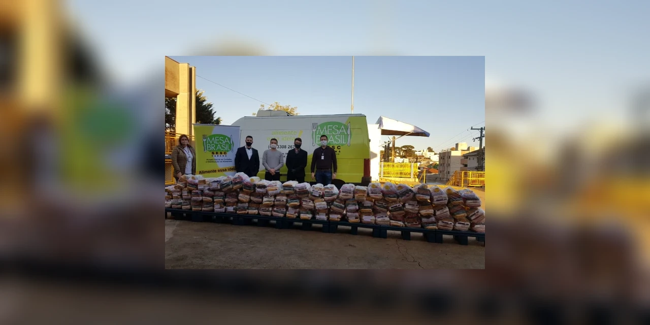 Escritório de investimentos comemora aniversário com doação de cestas básicas