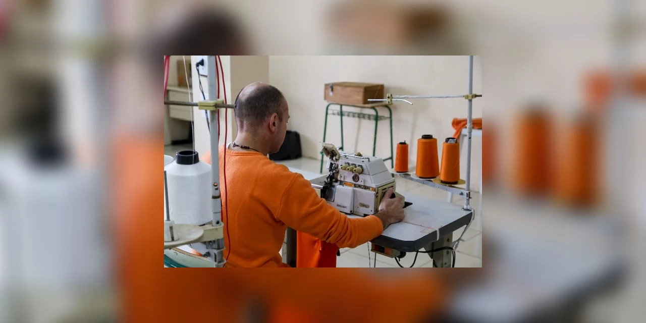 Paraná é um dos estados com as maiores taxas de pessoas presas que trabalham no Brasil