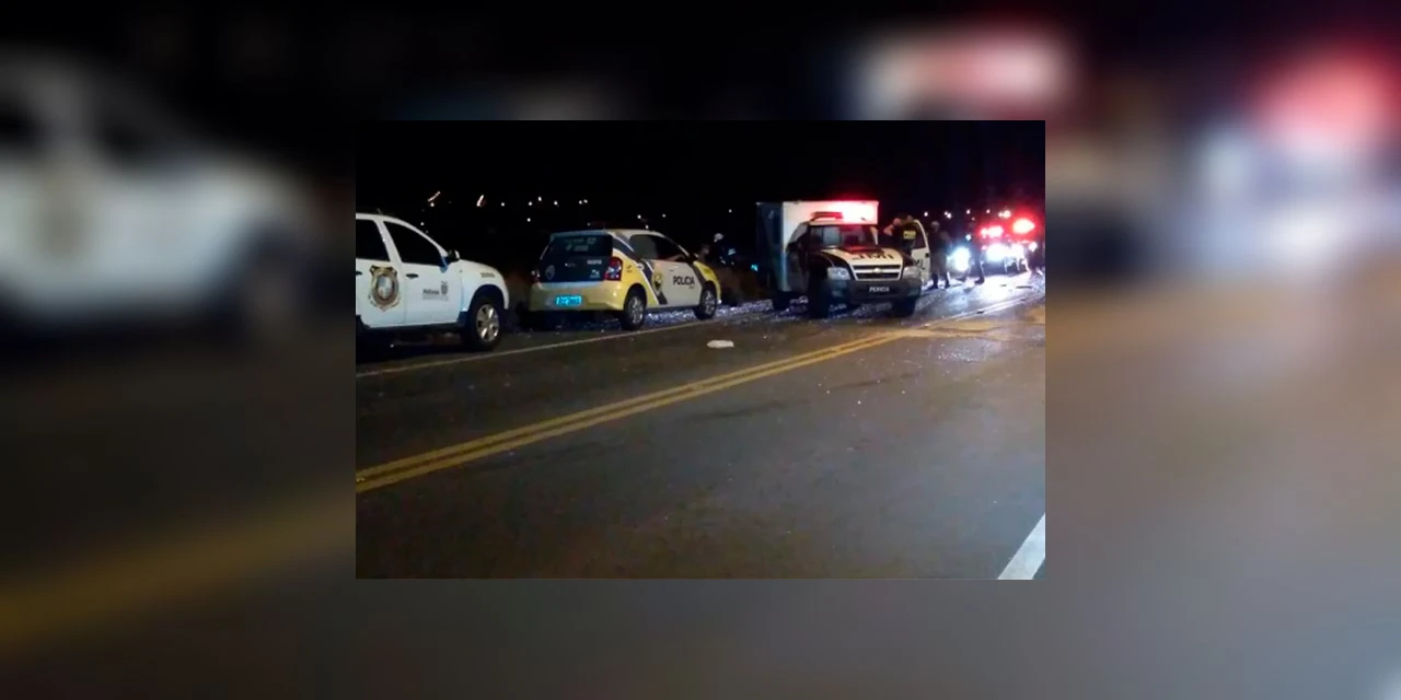 Homem morre após colisão frontal entre carro e caminhão