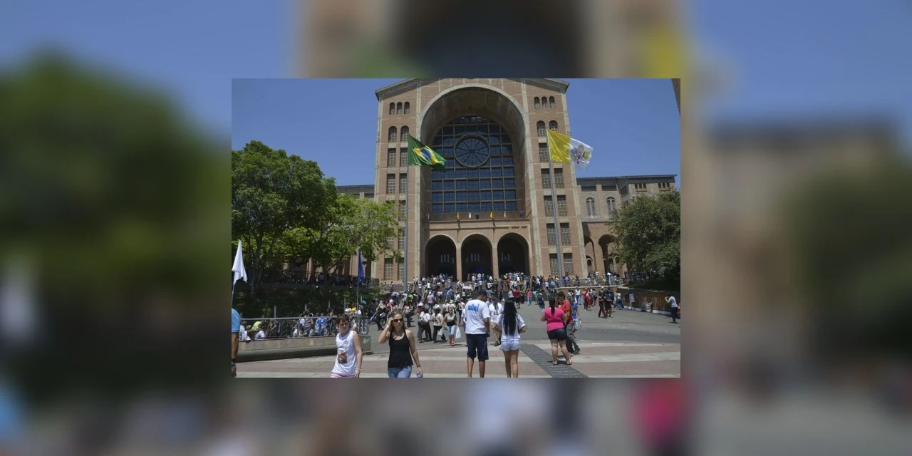 Após quatro meses fechado, Santuário Nacional de Aparecida volta a receber fiéis